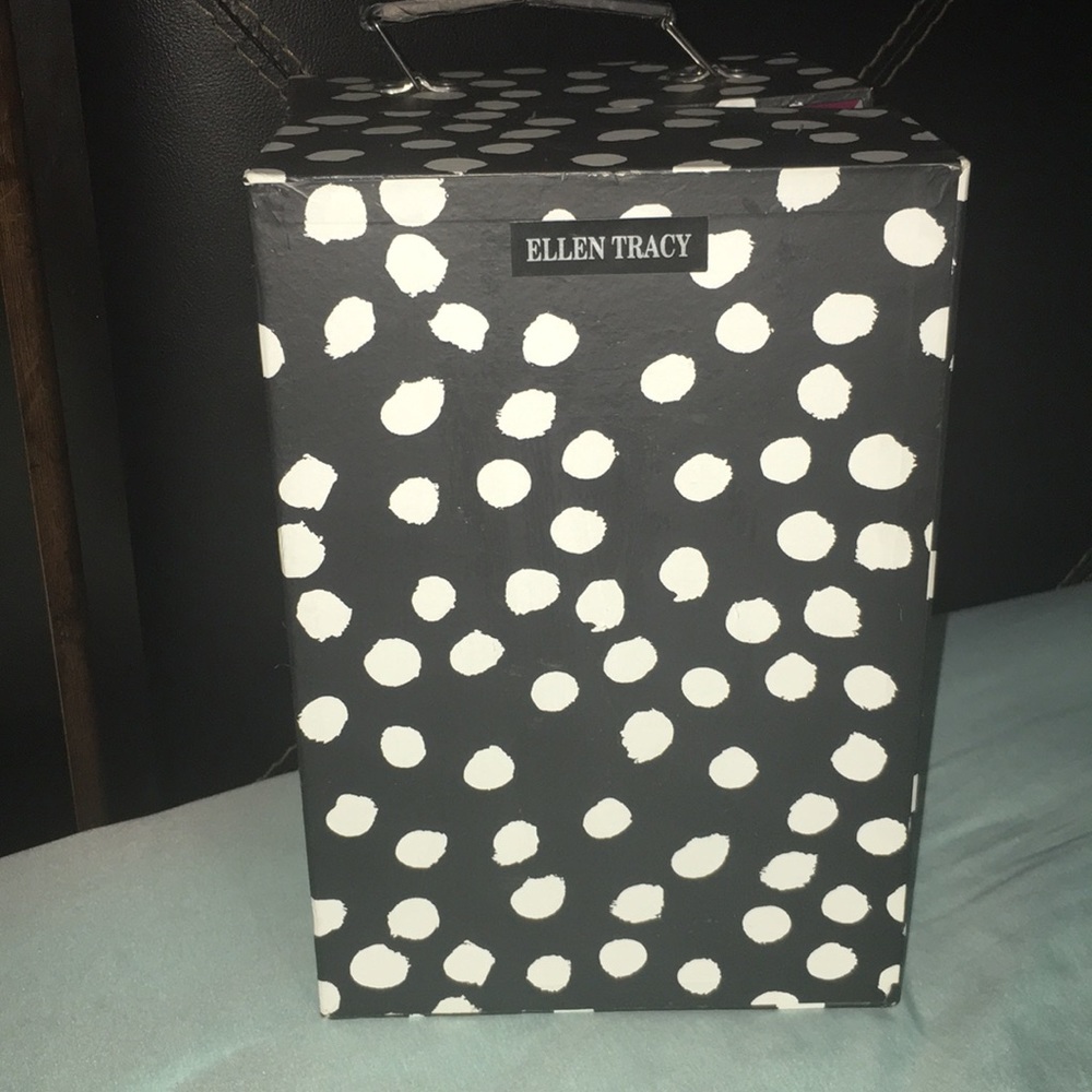 Ellen Tracy Jewelry Box! BRAND NEW!!!